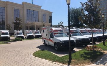 В Ташкентские больницы начали поставлять новые автомобили скорой помощи