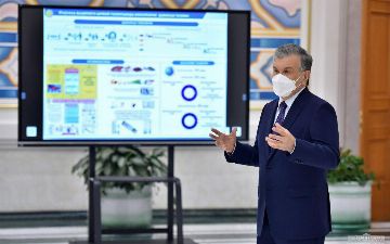 Президент впервые появился на публике в маске и заслушал отчет о работе по борьбе с коронавирусом