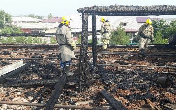В Бектемирском районе Ташкента произошел пожар на крыше дома