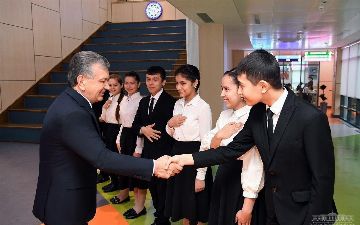 Президент наградил одаренную группу молодежи премией «Мард углон»
