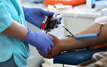 Переливание крови переболевших коронавирусом не ускорило выздоровление зараженных