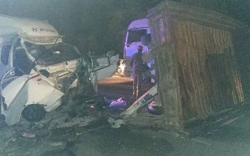 В Ташкентской области грузовой автомобиль врезался в трактор: мать с пятимесячным ребенком скончались