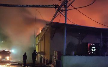 В Самарканде около часа тушили пожар на территории завода 