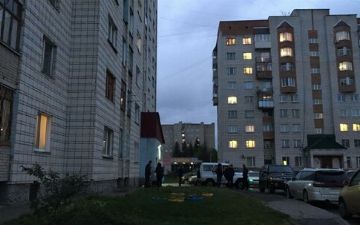 Трехлетний ребенок узбекских мигрантов в России выпал с шестого этажа и погиб