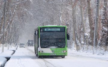В связи с резким похолоданием в столице на дороги запустили почти 1 000 автобусов 
