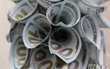 Курс доллара в Узбекистане впервые стал выше 10 400 сумов