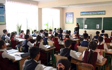 Активисты Узбекистана захотели продлить зимние каникулы вместо трёх каникул в школах