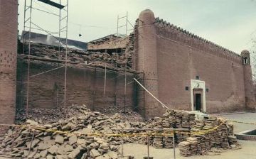 В Хиве незаконно снесли одну из стен дворца Таш-ховли
