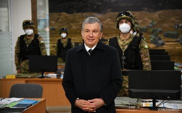 Шавкат Мирзиёев после возвращения из отпуска посетил артиллерийскую бригаду Центрального военного округа