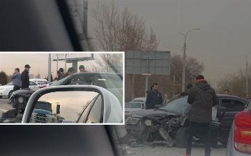 В Ташкенте столкнулись четыре автомобиля: пять человек госпитализированы 