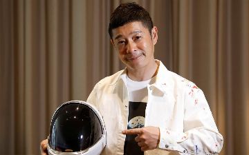  Японский миллиардер выберет восемь человек для совместного полета на Луну<br>