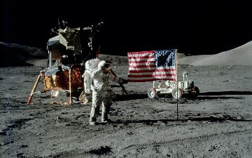 NASA планирует отправить женщину на Луну до конца десятилетия 