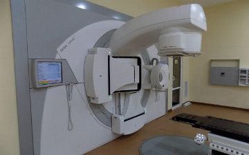 Медицинский центр онкологии и радиологии объяснился за длительно неработающий аппарат лучевой терапии: он единственный для лечения опухолей мозга в республике