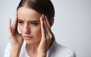 Как определить инсульт, аневризму или рак головного мозга по головным болям?