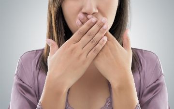 Почему с утра неприятный запах изо рта?