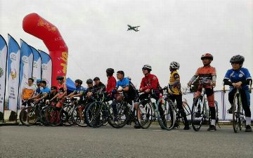 В Фергане завершилась велогонка среди юниоров