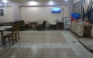 В ташкентском кафе мужчины отказались оплачивать счет и избили работника заведения