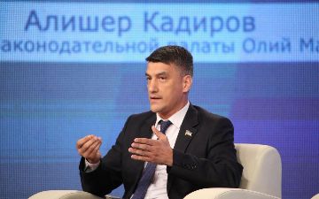 «Если мы не сделаем узбекский язык языком дискуссий и обращений, он так и останется слабым» — Алишер Кадыров