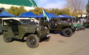 В Ташкенте прошел парад ретро и военных автомобилей