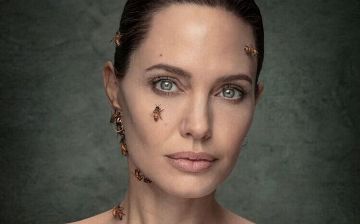 «Я не мылась три дня»: Анджелина Джоли рассказала о процессе съемок с роем пчел - видео