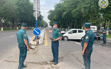 В Ташкенте водитель «Спарка» врезался в бордюр и погиб