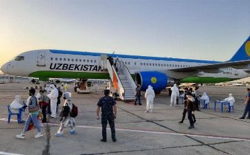 Самолет из Бухары не смог приземлиться в Ташкенте из-за пыльной бури и улетел в Самарканд