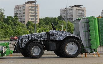 Это что-то новое: в Белоруссии презентовали беспилотный трактор