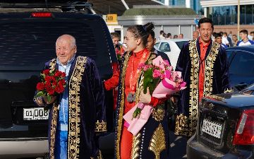 Как встретили золотоносных «узбекских тигров» в Ташкенте: фоторепортаж с чемпионами прямиком из аэропорта