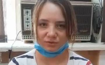 Девушка, забравшаяся на монумент «Мать и дитя» в Алмалыке, публично извинилась - видео