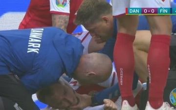Игрок сборной Дании по футболу Кристиан Эриксен потерял сознание во время матча