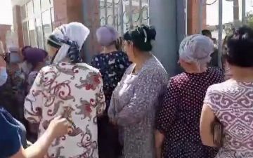 В Ташобласти около ста уволенных женщин вышли с протестом