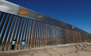 В США начали сбор денег для строительства стены с Мексикой