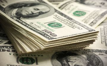 Курс доллара в Узбекистане достиг отметки в 10 605 сумов