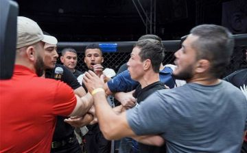 Массовая драка на турнире по MMA в Москве попала на видео