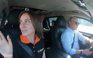 Владимир Путин сел за руль отечественного премиального автомобиля Aurus - видео
