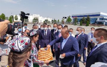 Глава МИД Турции прилетел в Узбекистан