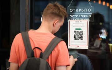 Из-за успешного хода вакцинации в кафе и&nbsp;ресторанах Москвы отменили систему QR-кодов