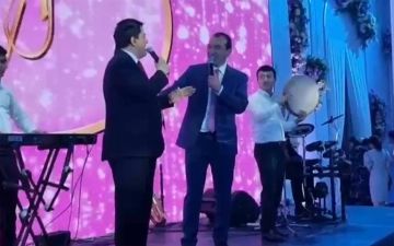 Министр культуры Озодбек Назарбеков выступил на свадьбе с песней Yor-Yor - видео   