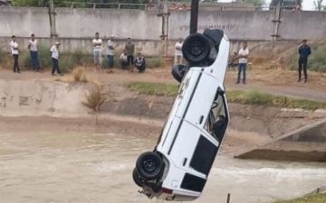 В Андижанской области «Тико» упал в канал. Есть жертвы