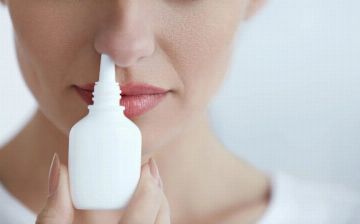 Ученые создали спрей для носа от всех основных штаммов COVID-19