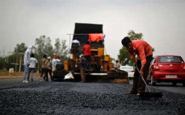 В Индии начали строить пластиковые автомобильные дороги