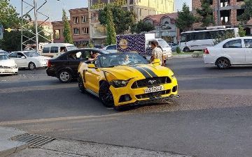 Первый «поцелуй»: в Ташкенте Nexia влетела в Ford Mustang