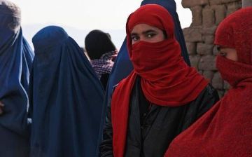 Талибы временно запретили работающим женщинам выходить на улицу «из соображений безопасности»