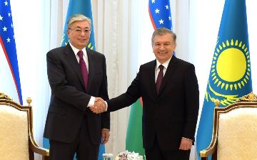 Шавкат Мирзиёев провел телефонный разговор с президентом Казахстана
