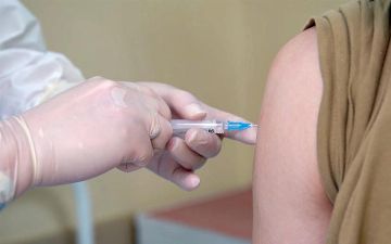 За прошедшие сутки в Узбекистане от коронавируса вакцинировались почти 300 тысяч человек