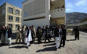 Опубликованы фото&nbsp;студенческих классов в Афганистане: девушек отделили от парней плотными шторами&nbsp;
