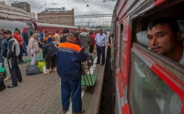 Трудовых мигрантов из Узбекистана планируют ввозить в Россию чартерными поездами