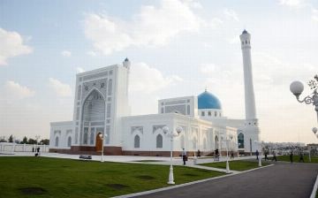 В Узбекистане отменили ограничение на совершение пятничной молитвы только в открытых помещениях