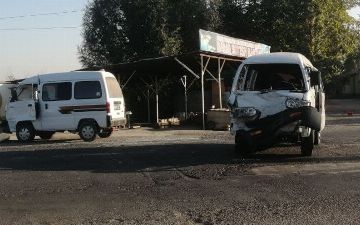 Буханочное ДТП: в Наманганской области два «Дамаса» не поняли друг друга и столкнулись