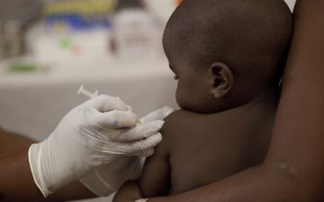 В ВОЗ одобрили использование первой в мире вакцины от малярии